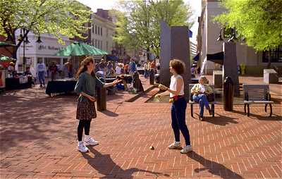 Jugglers on Downtown Mall (photo by Stowe Keller)